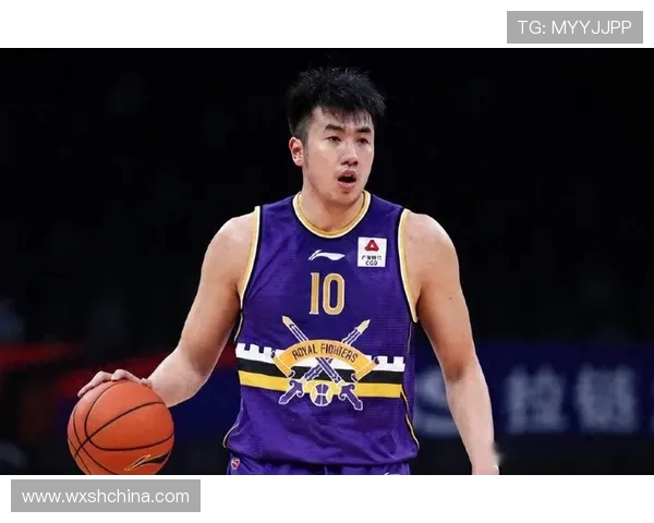 邹雨宸：从篮球新星到职业生涯的辉煌之路探索与成长的故事